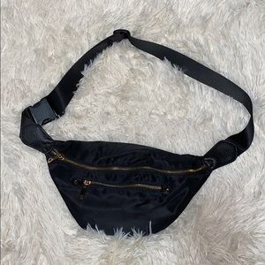 Waist bag/Fanny pack/ bum bag